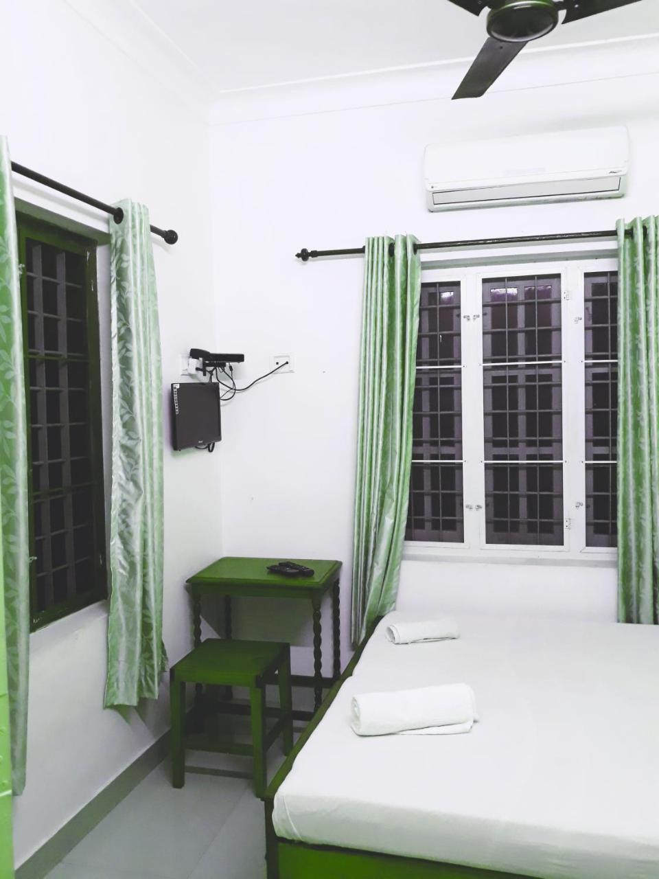 Seaway'S Inn Kochi Exterior photo