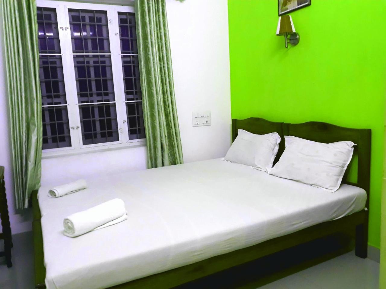 Seaway'S Inn Kochi Exterior photo